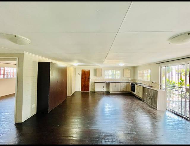 4 BEDROOM HOUSE RENTED IN CROWTHORNE AH